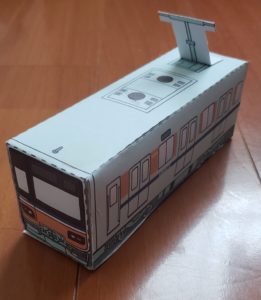 紙で作った電車